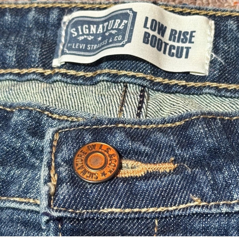 Vintage 2000's Signature Levi Strauss LowRise Bootcut Jeans Medium Wash 8M Women - Picture 6 of 8